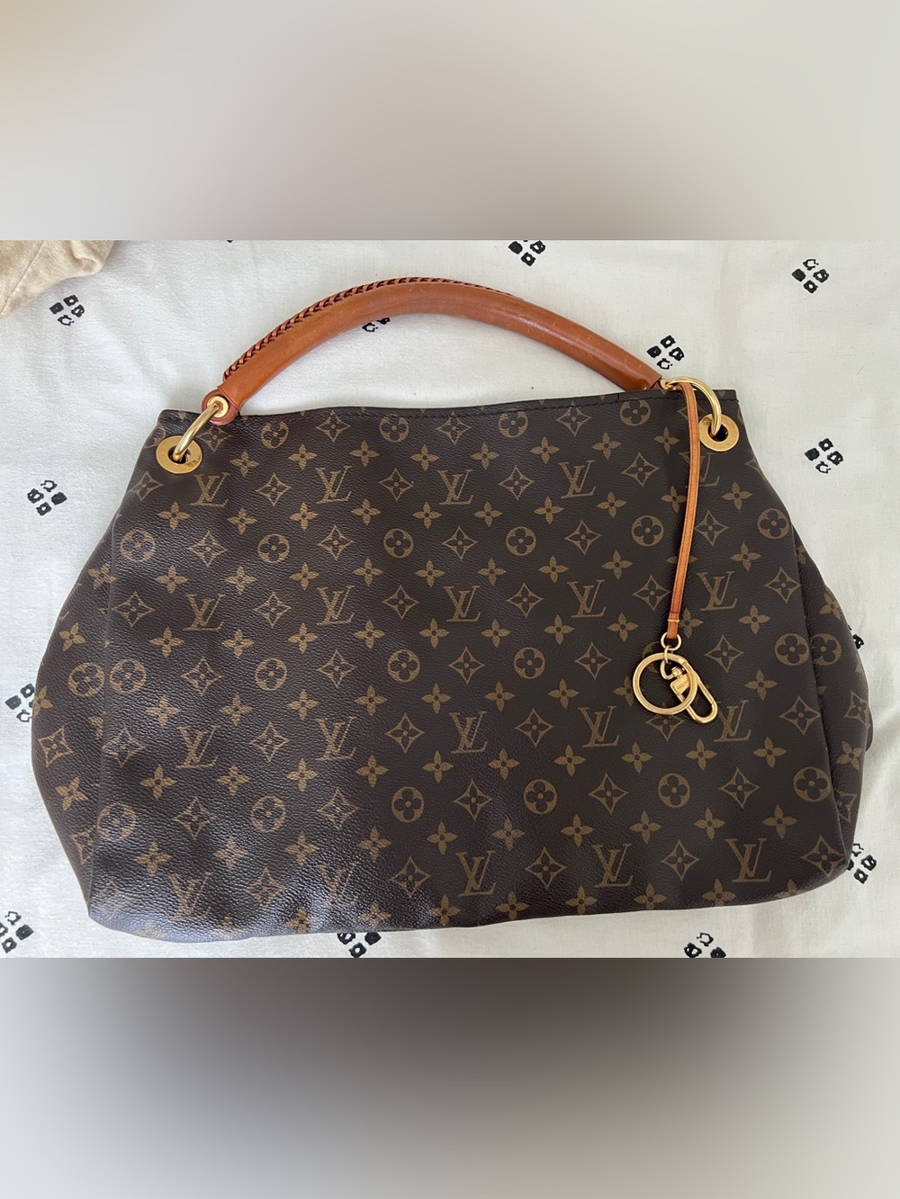 100% Authentic Louis Vuitton Artsy MM Monogram Canvas Shoulder Bag